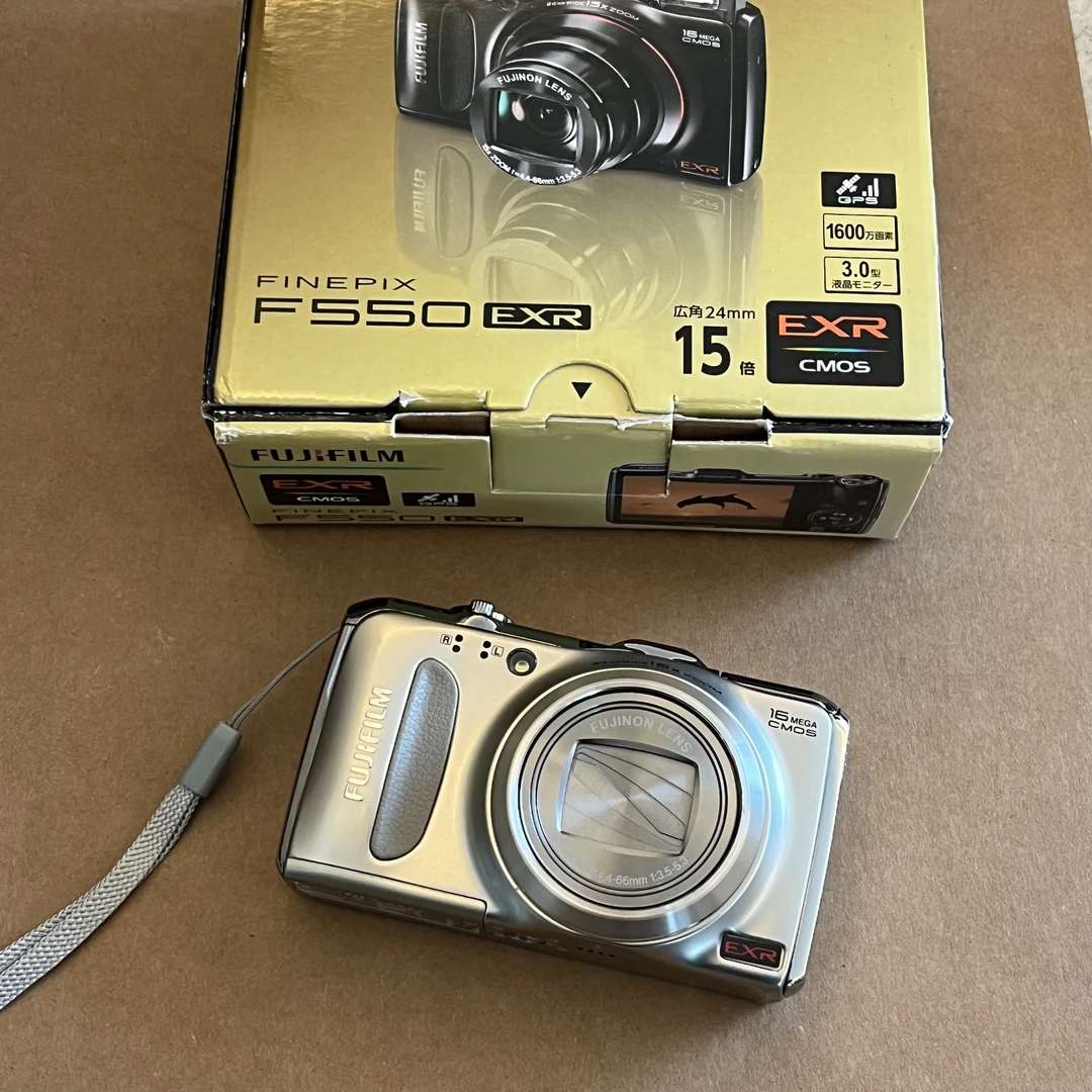 99新 Fujifilm/富士 富士f550 1600万像素 闪灯需要手提一下