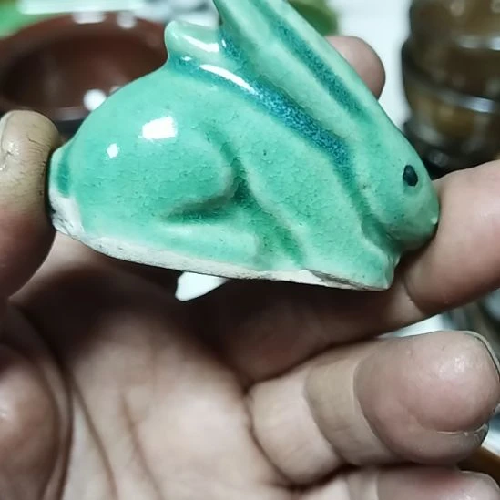 ****陶瓷片磁州窑绿釉兔子茶蠢