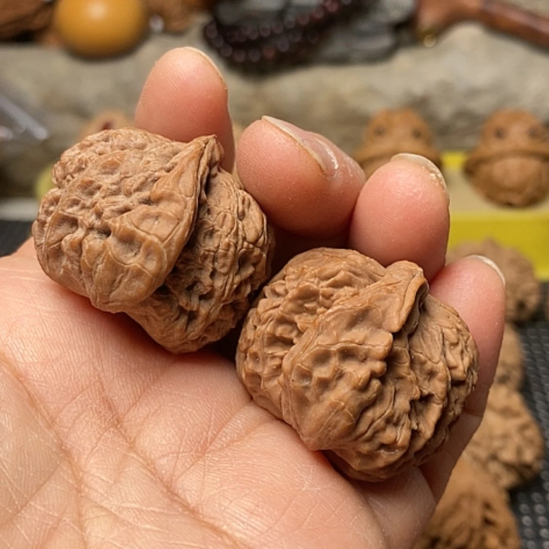 【闪购商品】把件文玩核桃白狮子手捻异型顺风耳