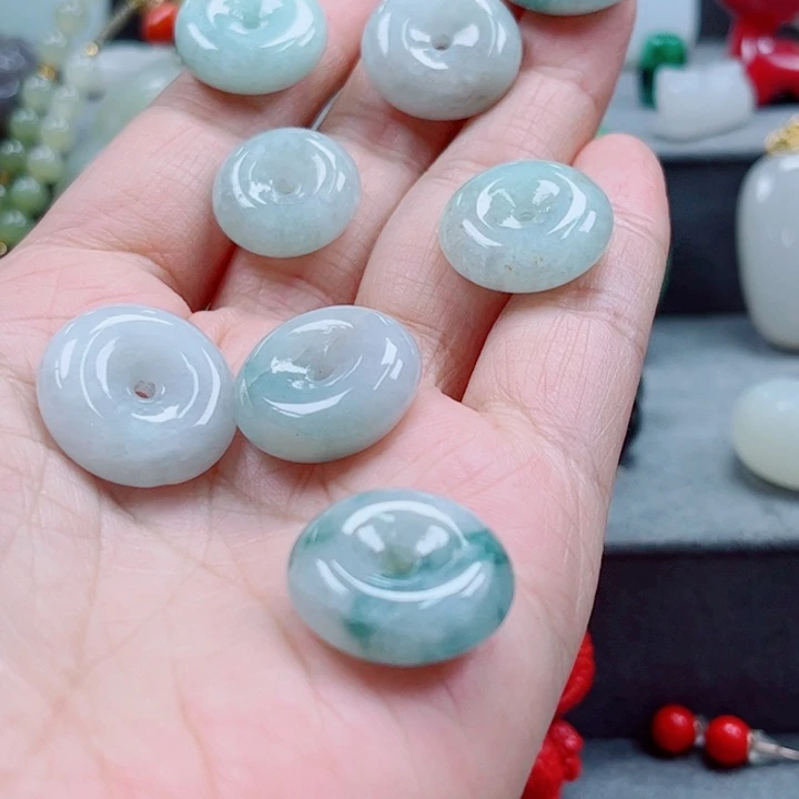 旺****翡翠未镶嵌颈饰多样性发货一件