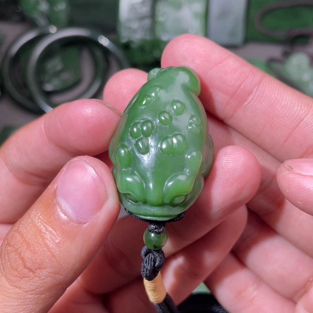 l***l和田玉（碧玉）未镶嵌颈饰