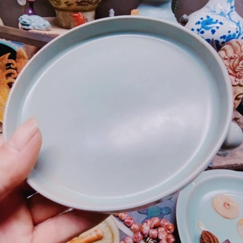 摆件瓷器的工艺品也在市场销售方面