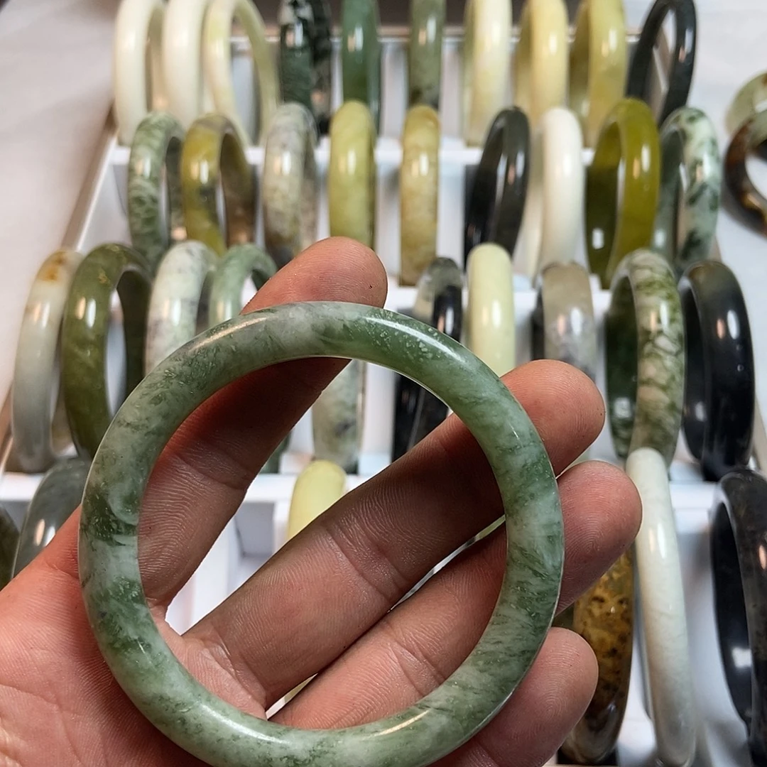 蛇纹石玉未镶嵌手镯