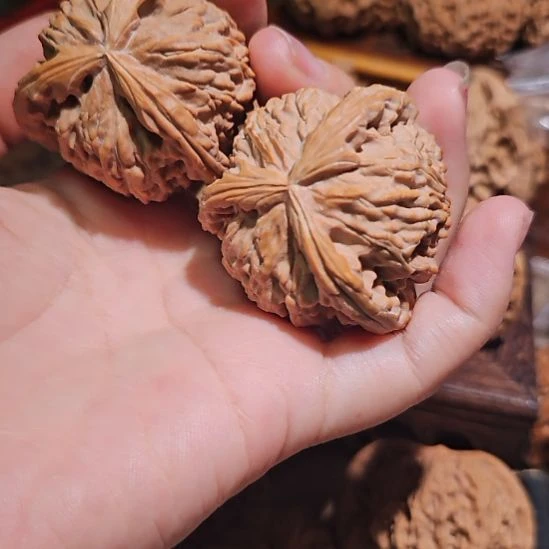 鸿***林文玩核桃吊坠43精修工艺三楞