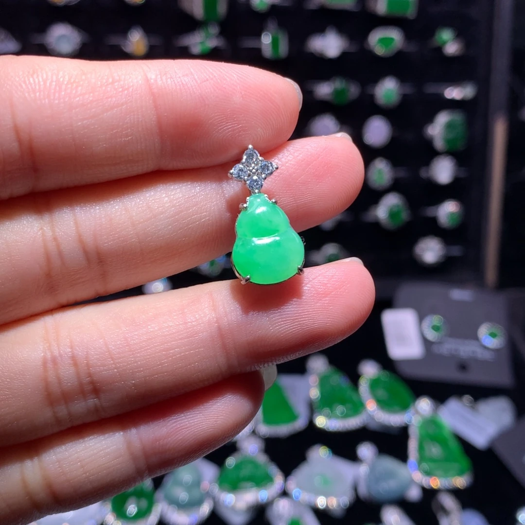 翡翠银S925镶嵌颈饰翡翠