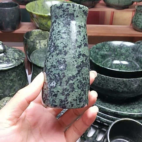 蛇纹石玉未镶嵌分酒器