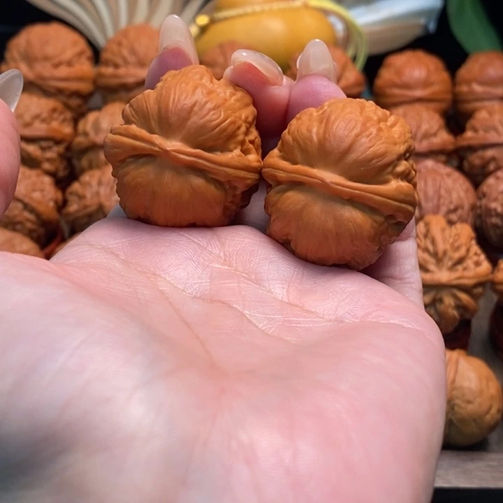 常***粉把件文玩核桃至尊蟾