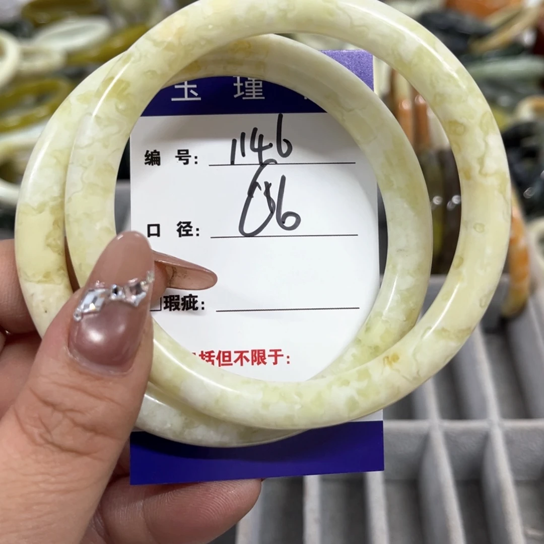 蛇纹石玉手镯未镶嵌