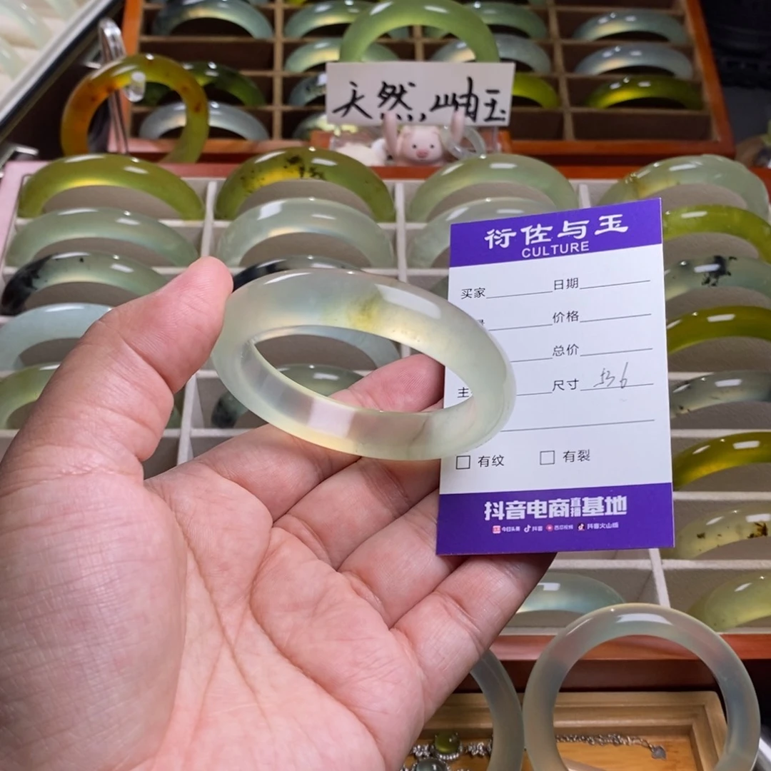 散***主蛇纹石玉未镶嵌手镯