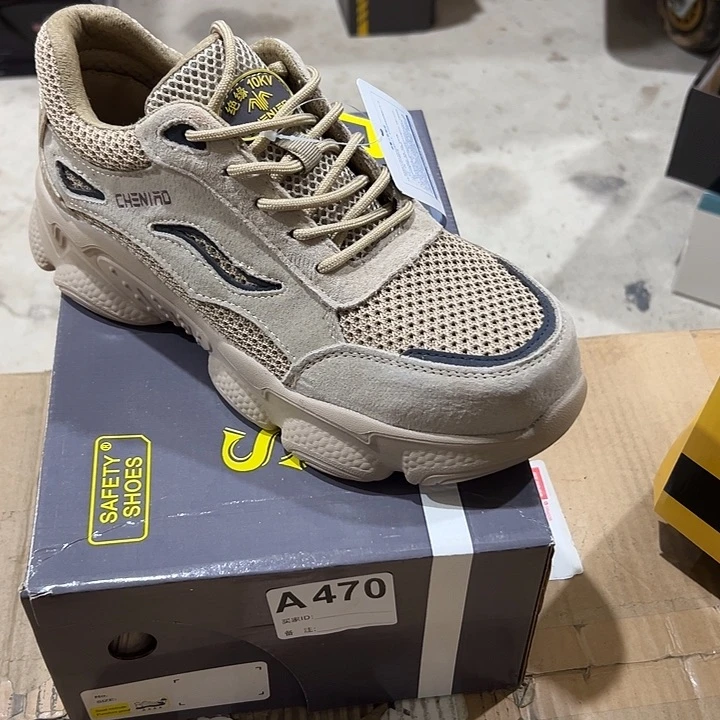 470号。41码防砸防刺劳保鞋。