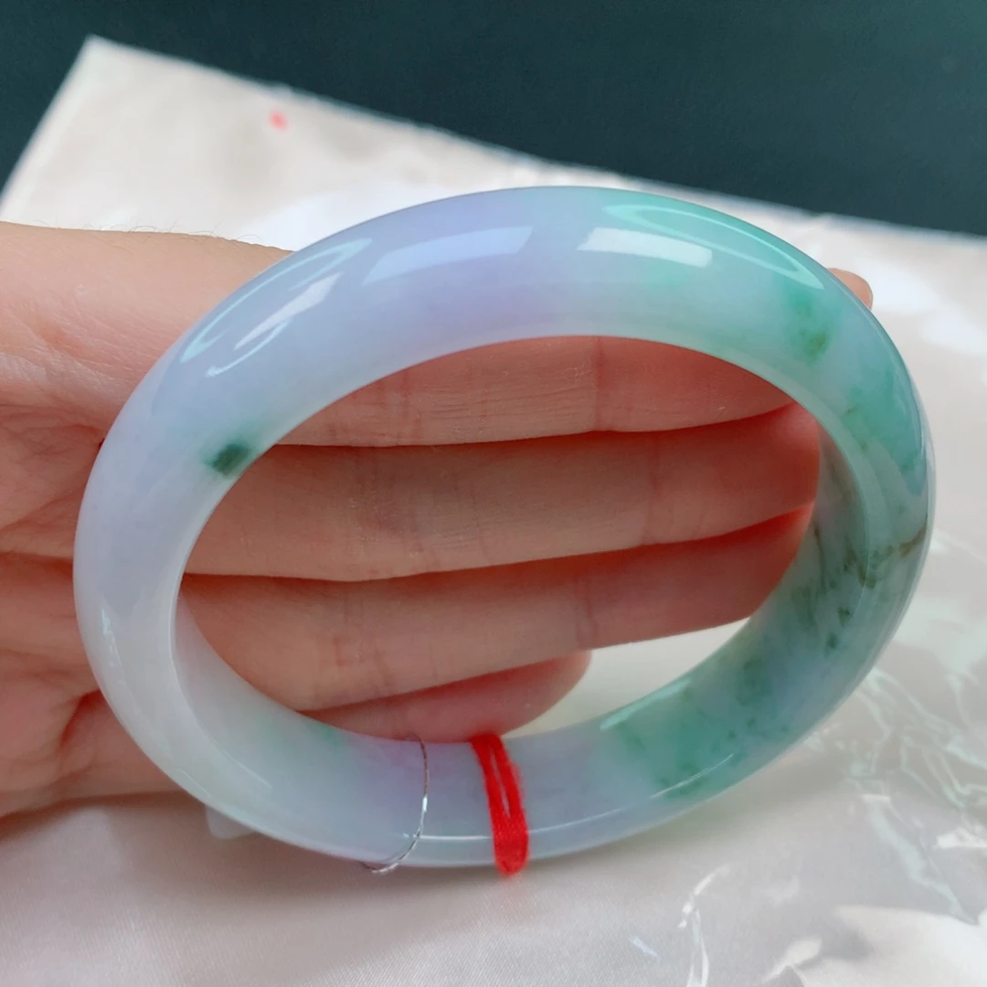 翡翠手镯未镶嵌58正圈，春带彩飘花