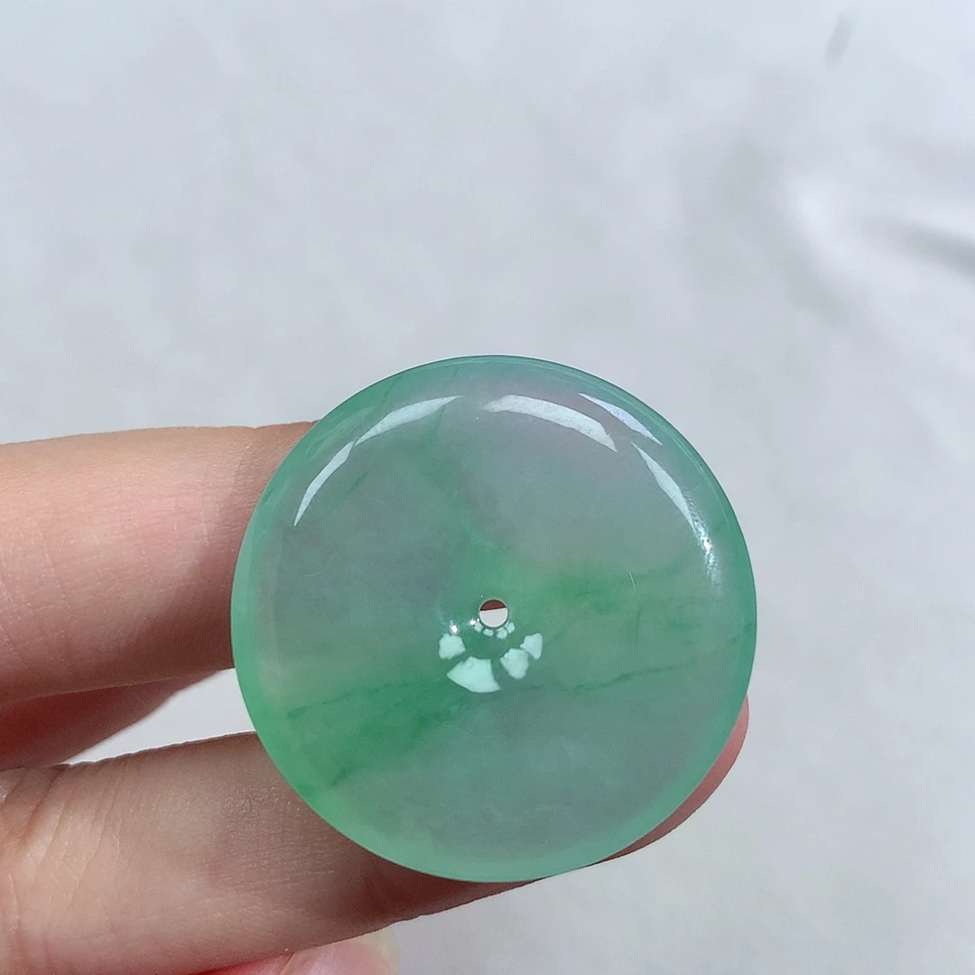 翡翠未镶嵌颈饰平安扣