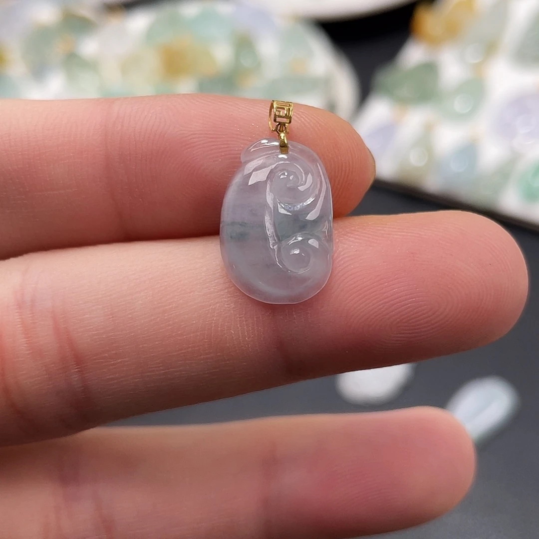 翡翠18K金镶嵌颈饰如意