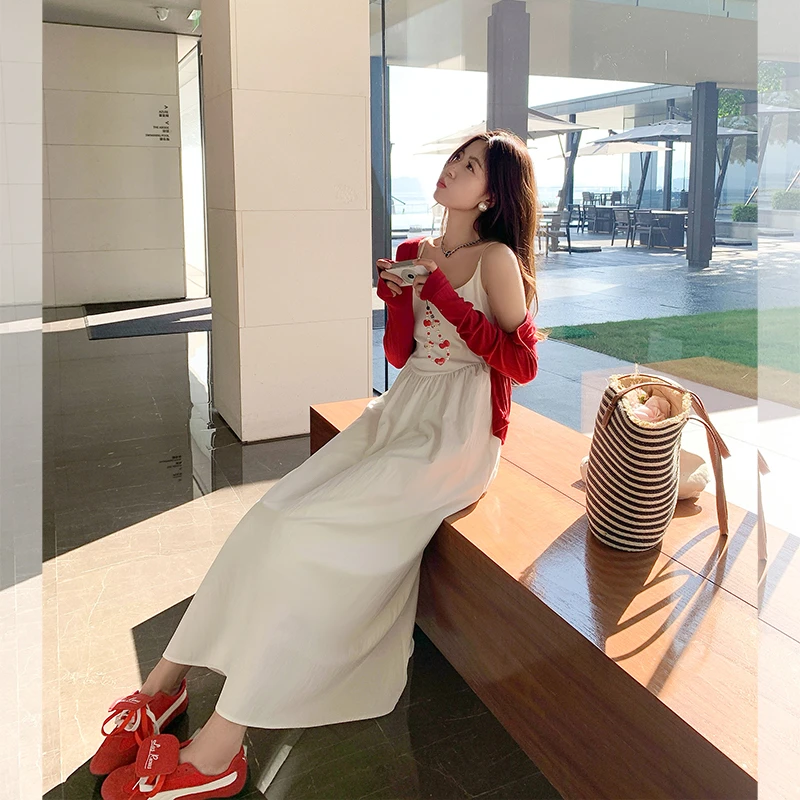 曾小咸温柔法式白色吊带连衣裙女显瘦气质穿搭度假长裙Z251LA0237