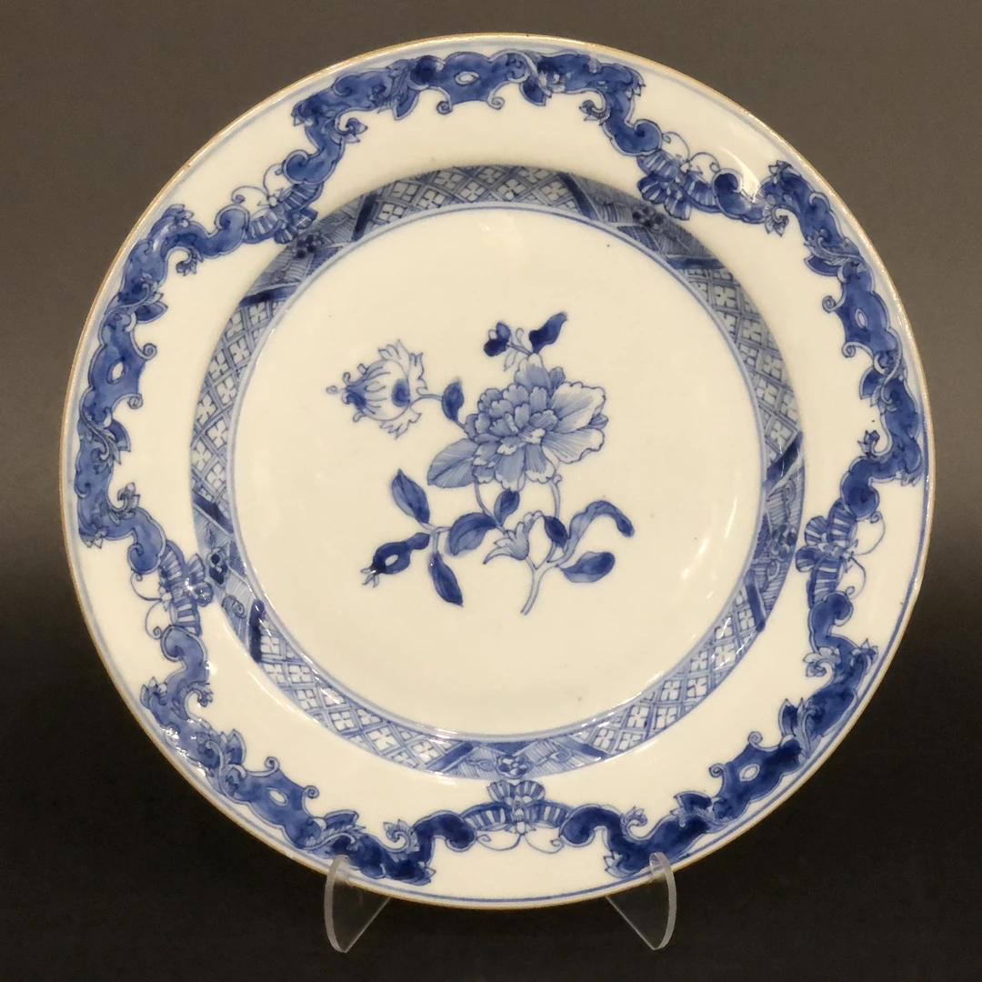 25100442 清康熙青花花开纹赏盘 直径26.5cm
