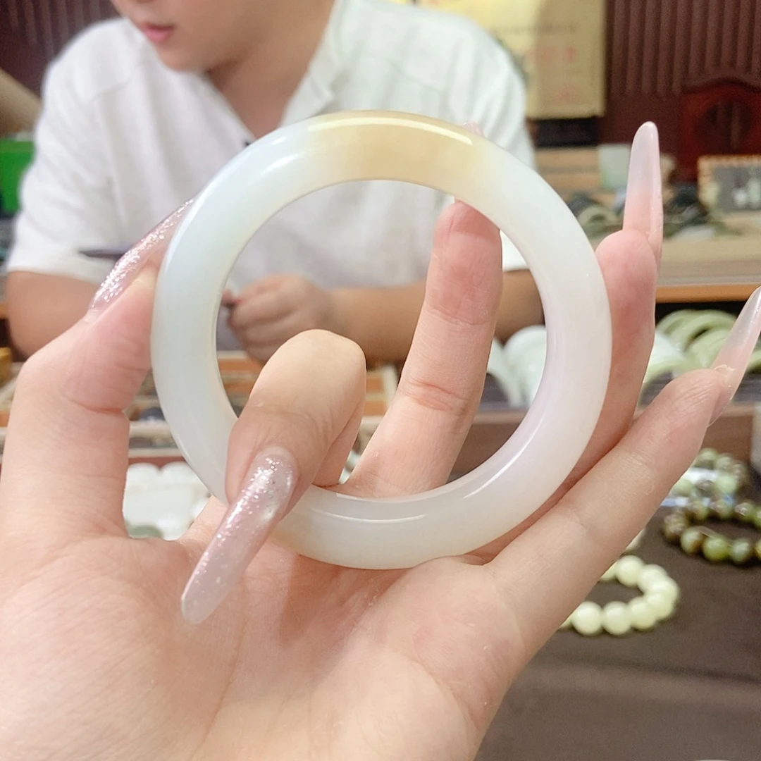 华***子未镶嵌手镯和田玉