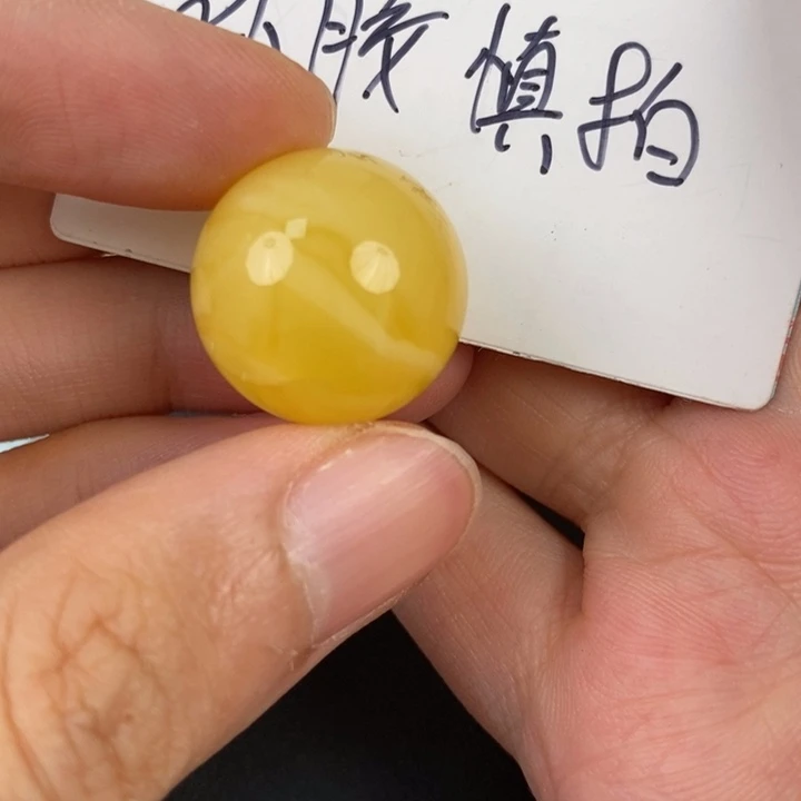 未镶嵌琥珀裸石微瑕121
