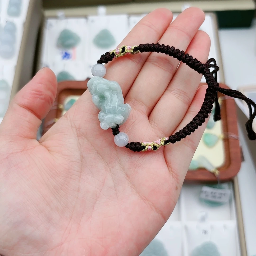 翡翠颈饰未镶嵌貔貅