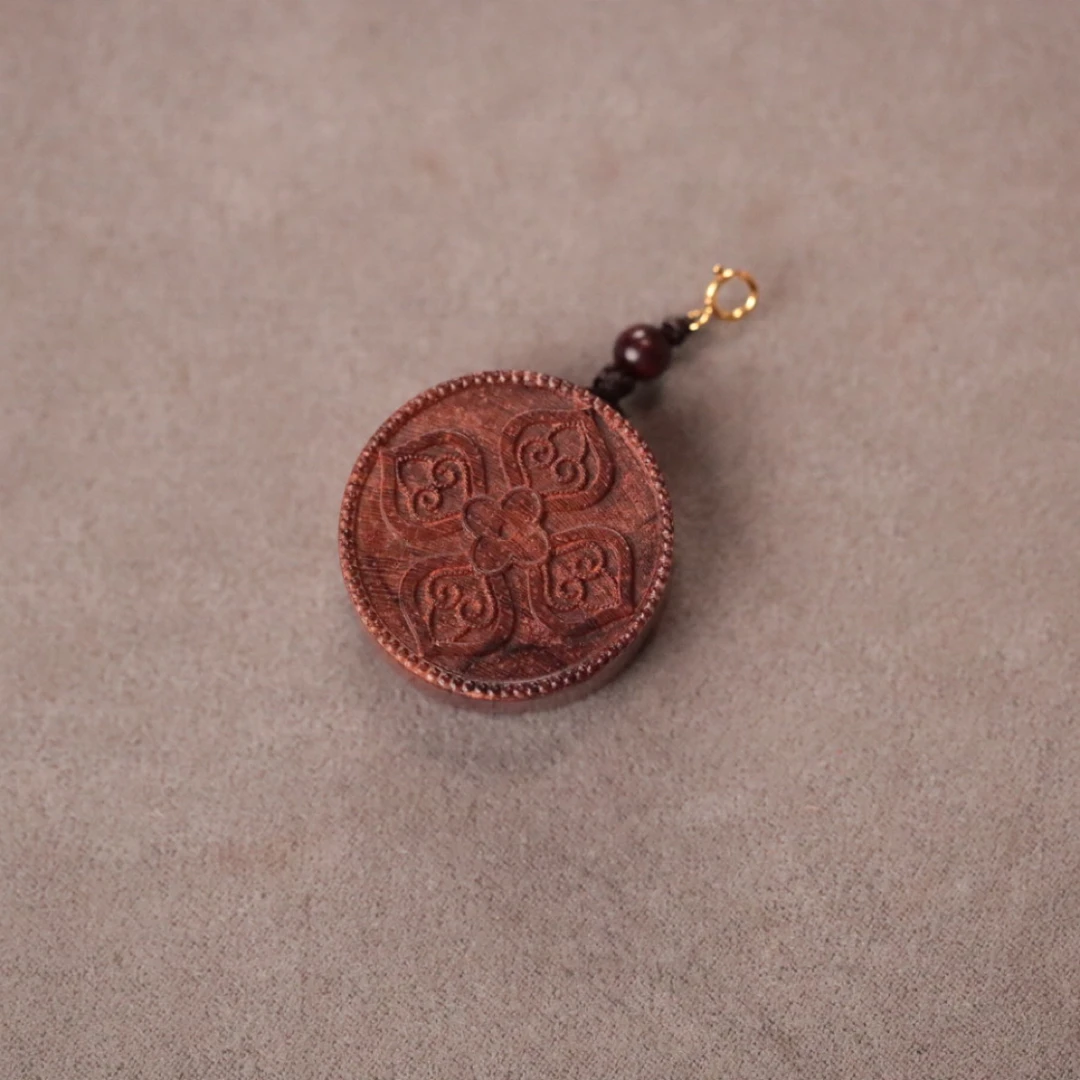 降真香 红降【八宝】圆牌吊坠尺寸：3.0x1.0cm