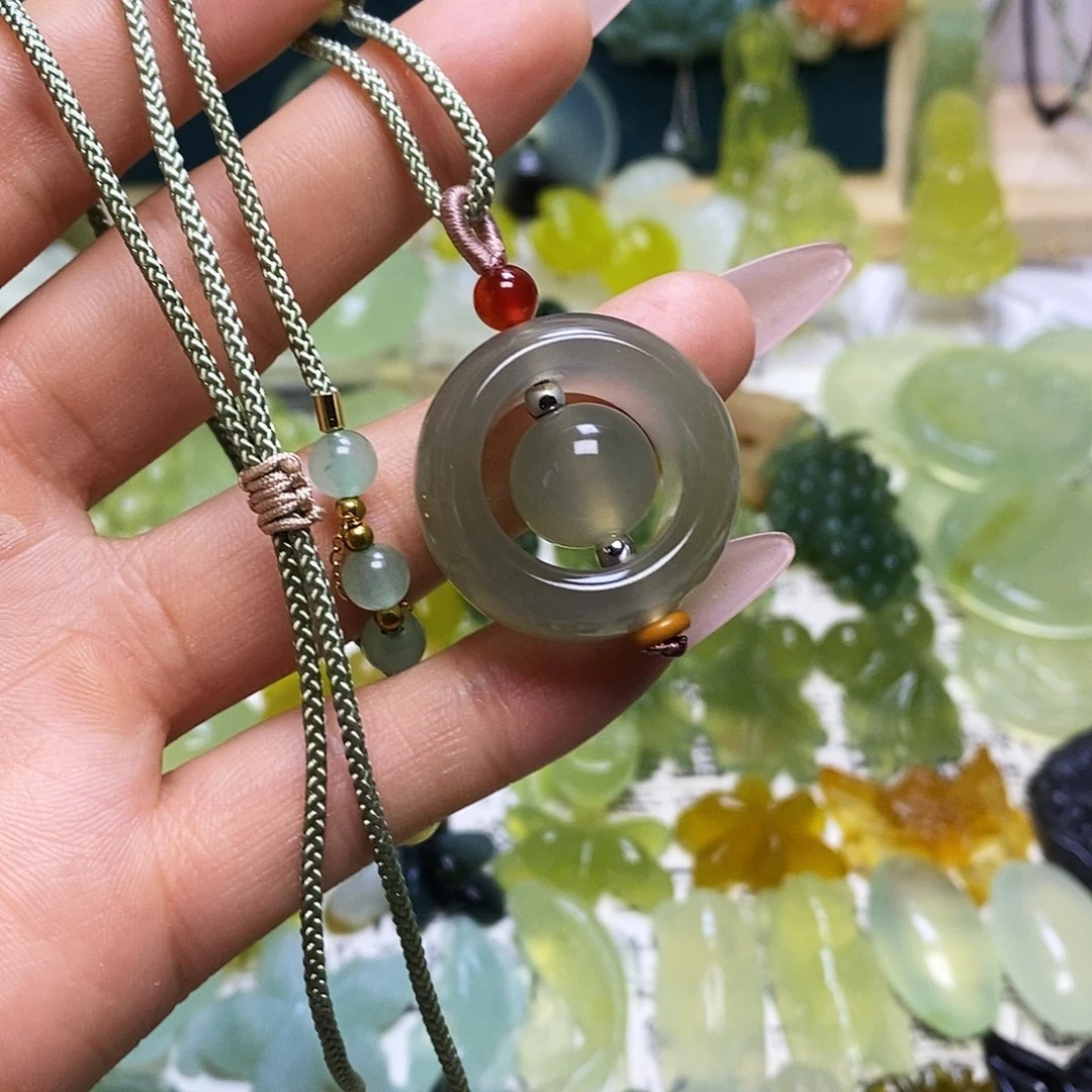 蛇纹石玉未镶嵌颈饰刘****汐