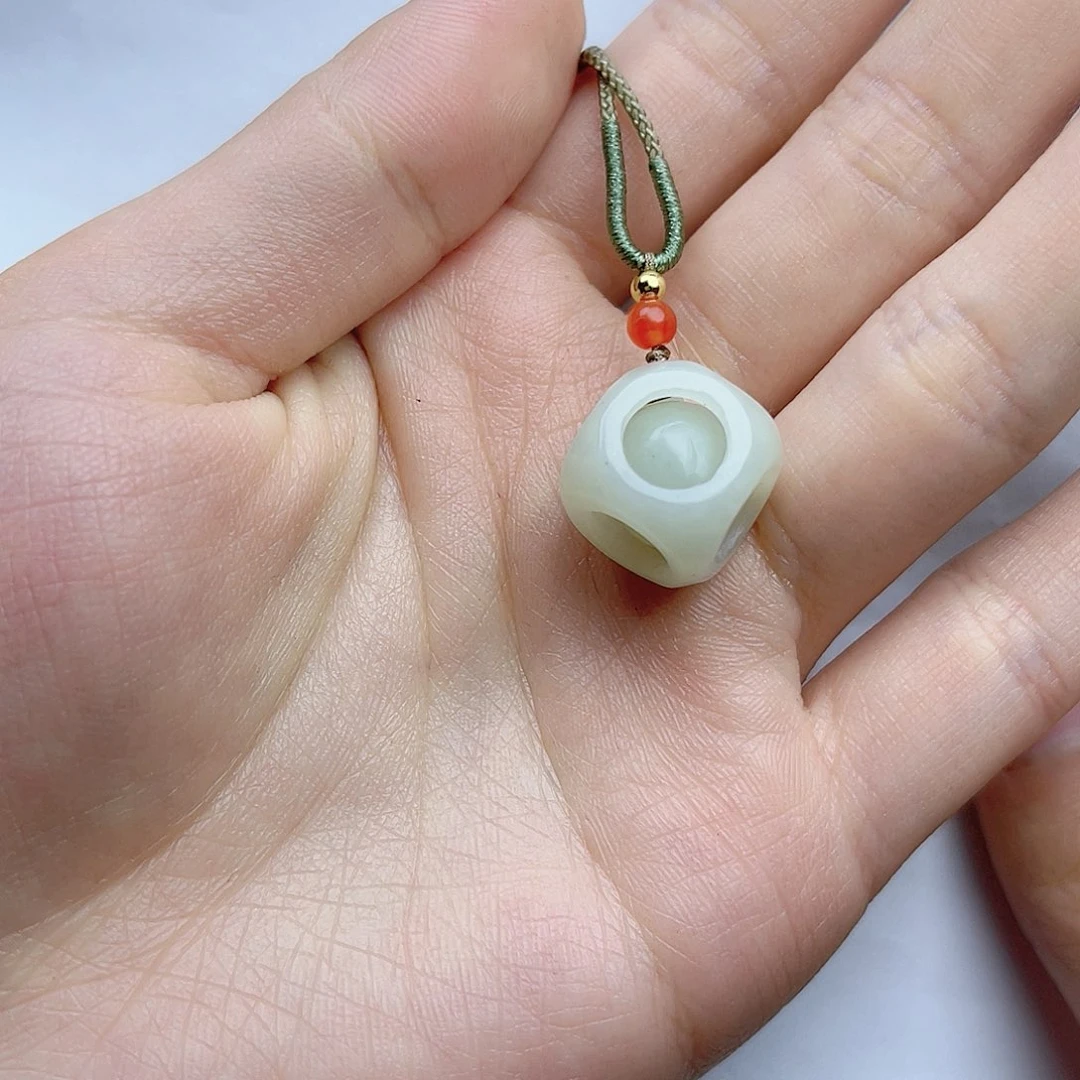 和田玉挂件。k k未镶嵌安*荨