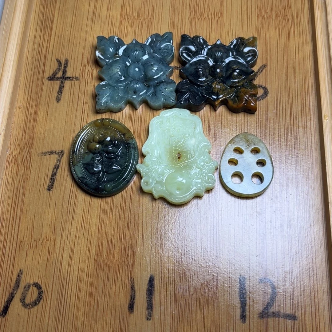 枫***澄蛇纹石玉未镶嵌颈饰