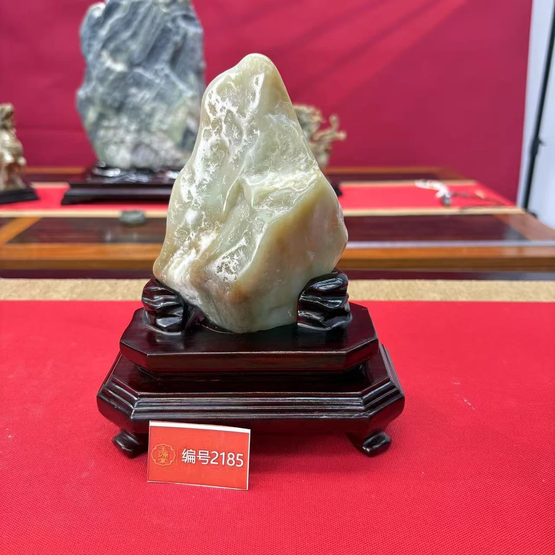 新疆玉料原石发一件编号带底座2185