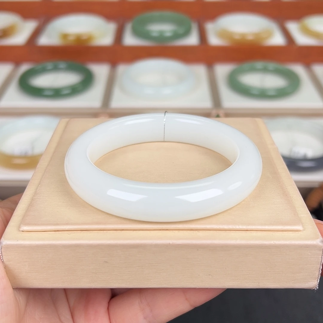 和田玉未镶嵌手镯羊脂～白镯55口