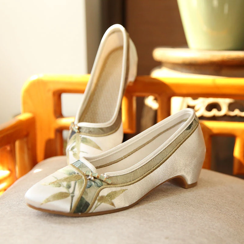 复古缎面刺绣老北京布鞋气质粗跟中老年妈妈鞋国风旗袍鞋绣花女鞋