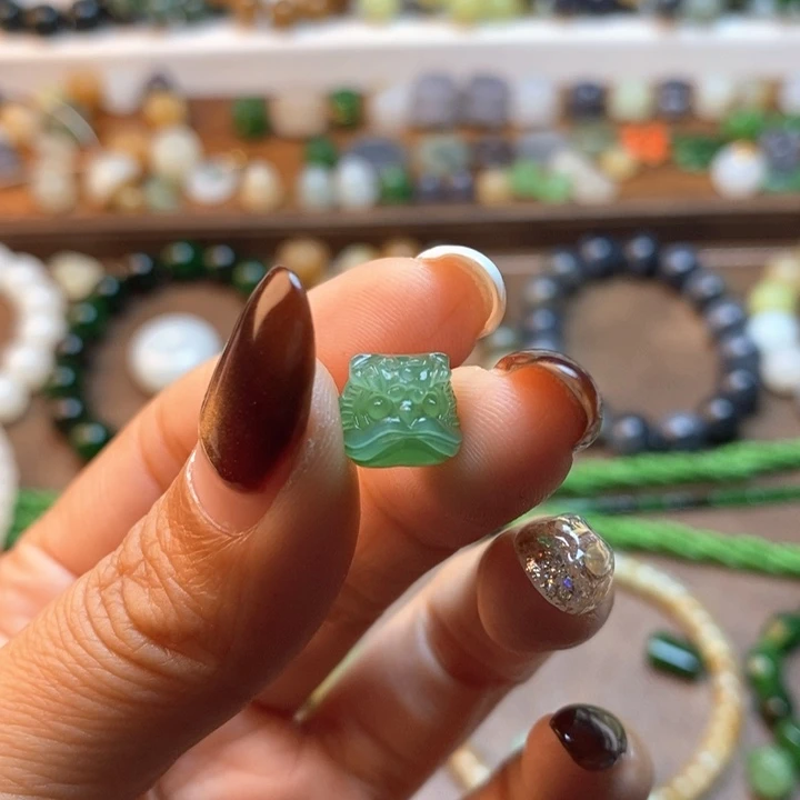 财***班和田玉未镶嵌手链