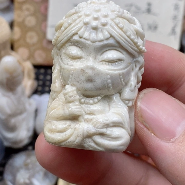 颈饰未镶嵌硅化珊瑚（珊瑚玉）