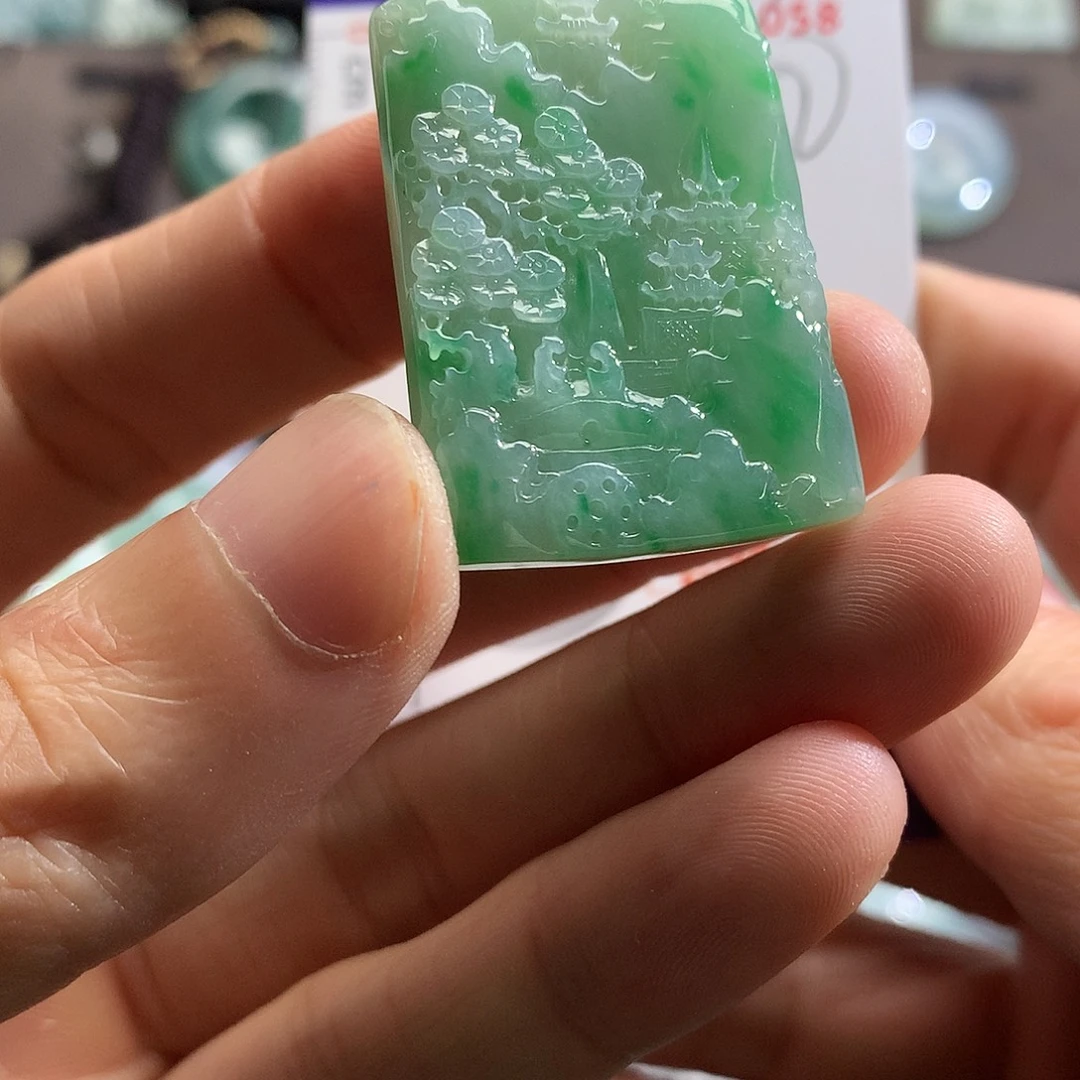 翡翠未镶嵌颈饰吊坠