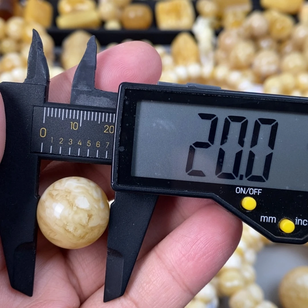 蜜蜡未镶嵌珠宝奇石4.5g轻微花粉点