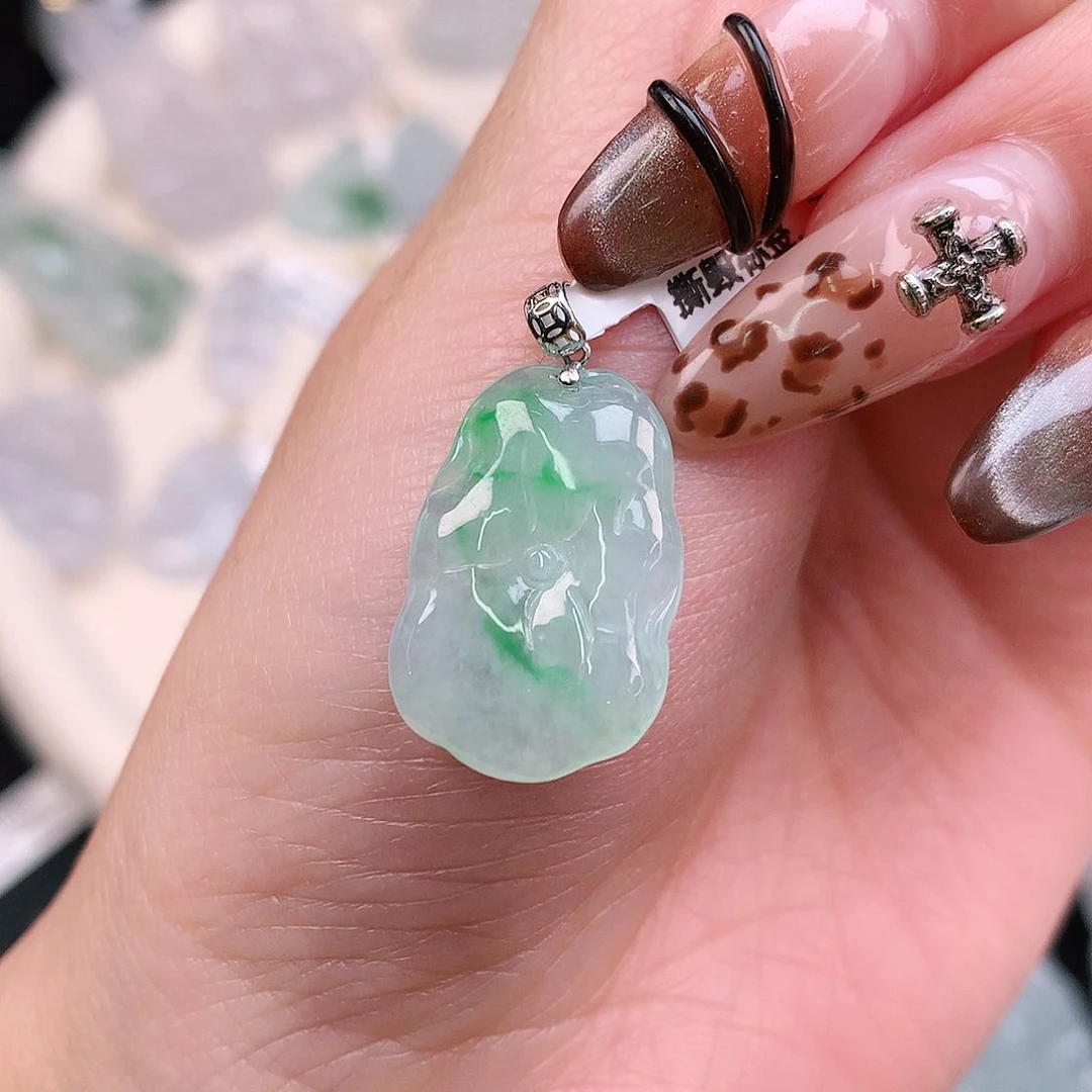 翡翠颈饰18K金镶嵌飘绿荷叶26、21.6、14、3.6