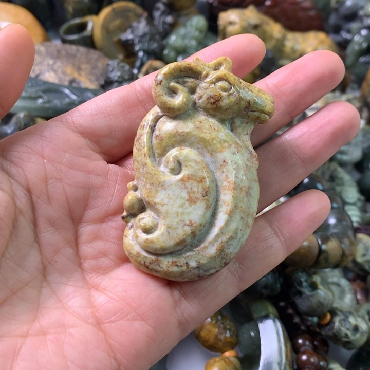 未镶嵌岫岩河磨玉（透闪石质玉）把件