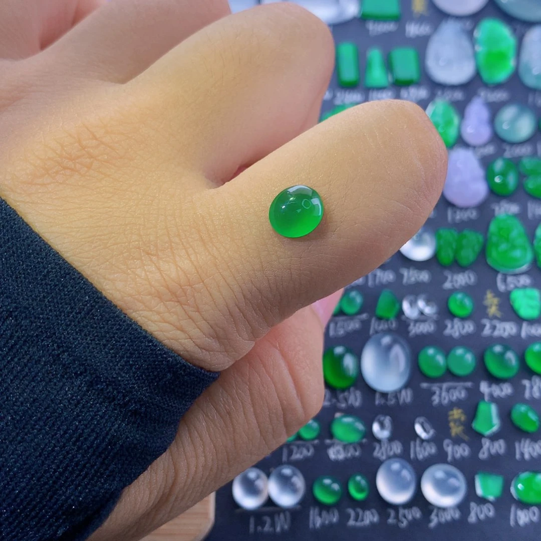 翡翠未镶嵌颈饰绿蛋