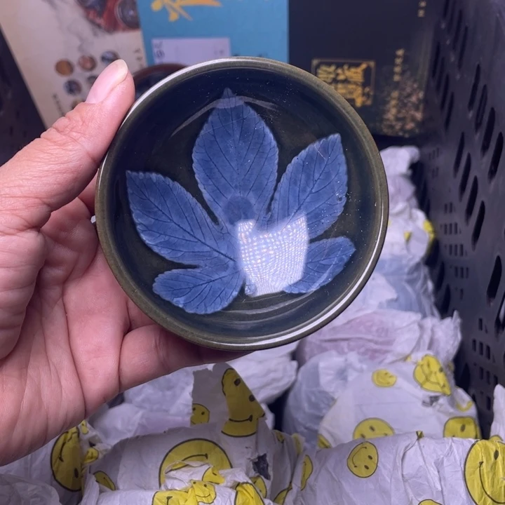 茶盏我不是说明他在外面
