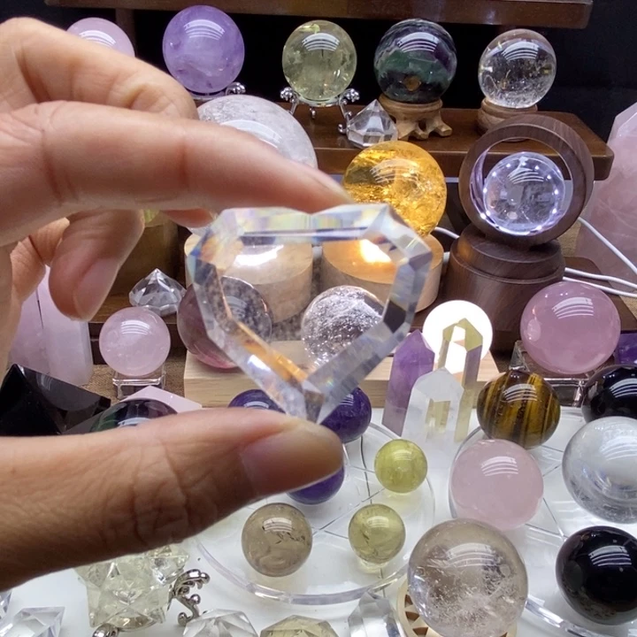 水晶摆件未镶嵌天然白水晶爱心