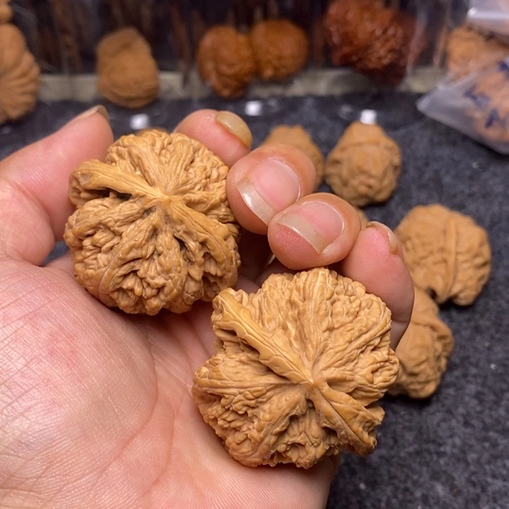 吊坠文玩核桃47大粗筋