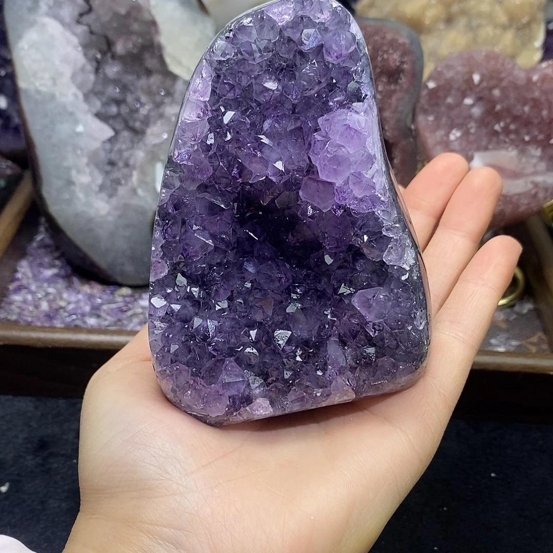 紫晶未镶嵌大型摆件（非配饰）