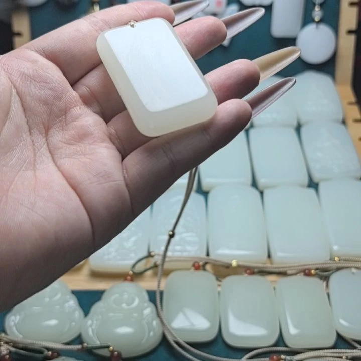 吊坠(赠链)未镶嵌石英质玉（金丝玉）