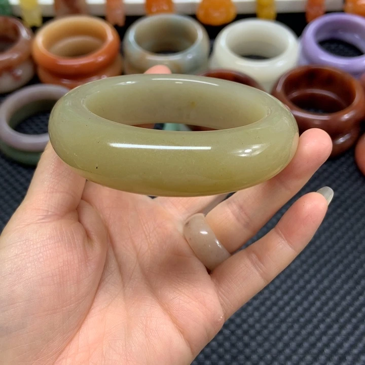 石英质玉未镶嵌手镯