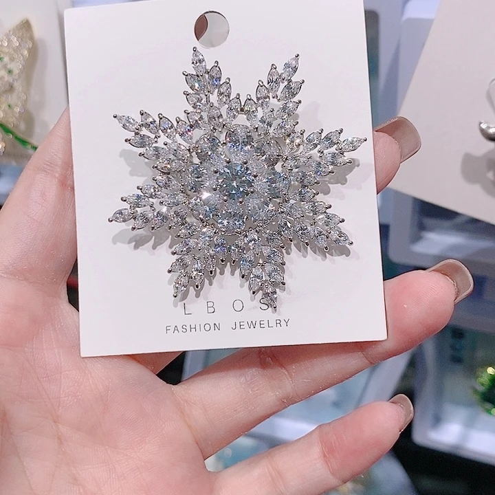 锆石铜合金雪花胸针