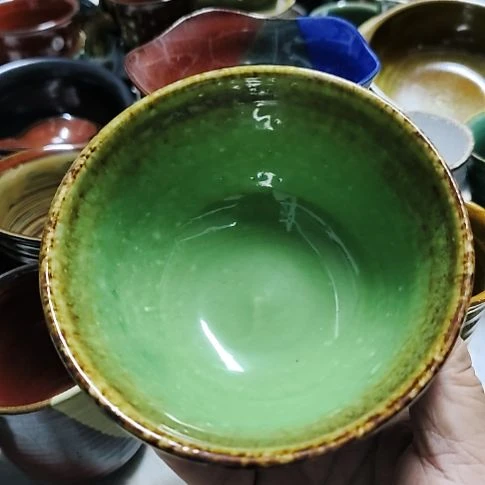 瓷片瓷片，各种摆件，均有瑕疵。沙锅！