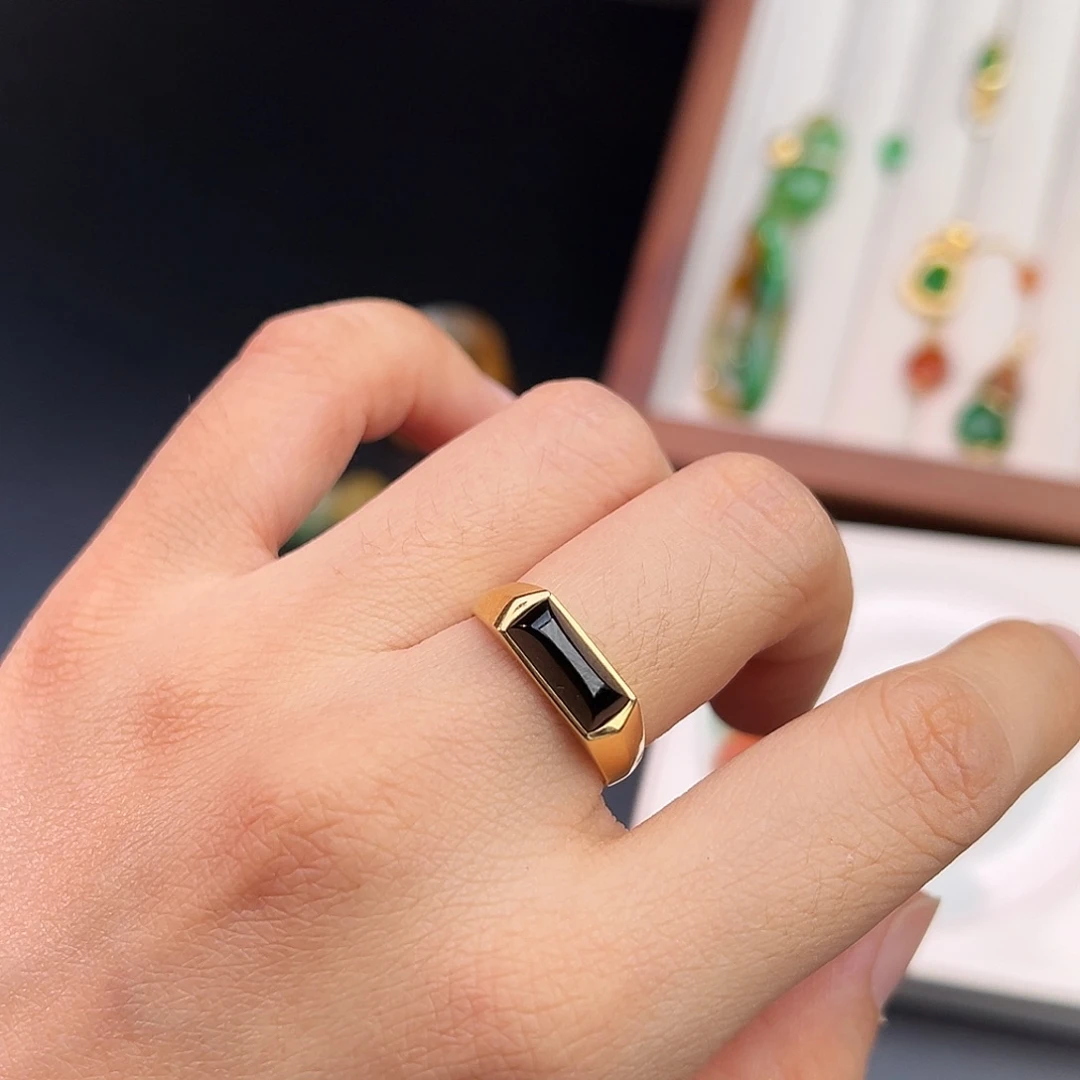 翡翠18K金镶嵌戒指墨翠