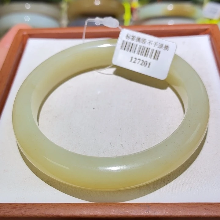 和田玉未镶嵌手镯和田玉55