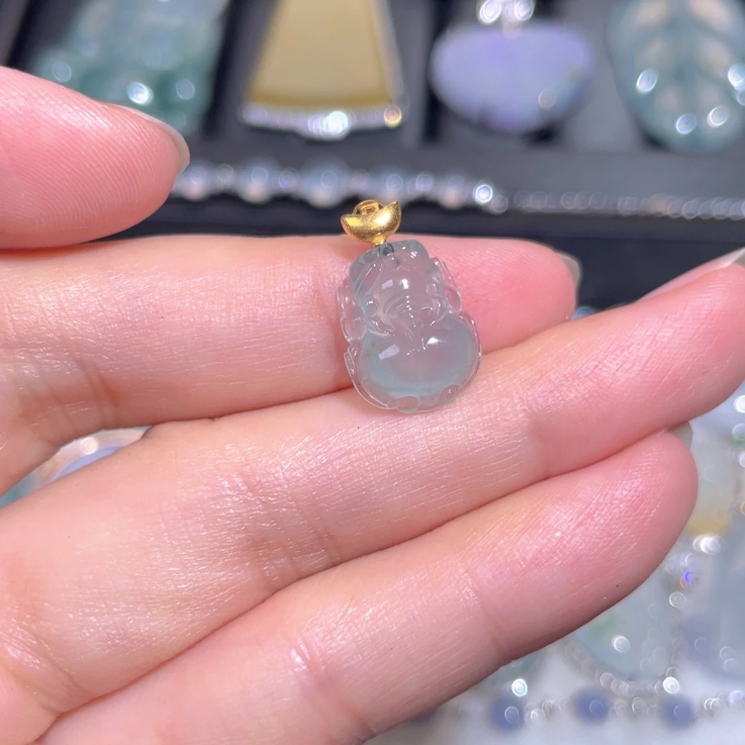 翡翠18K金镶嵌颈饰翡翠