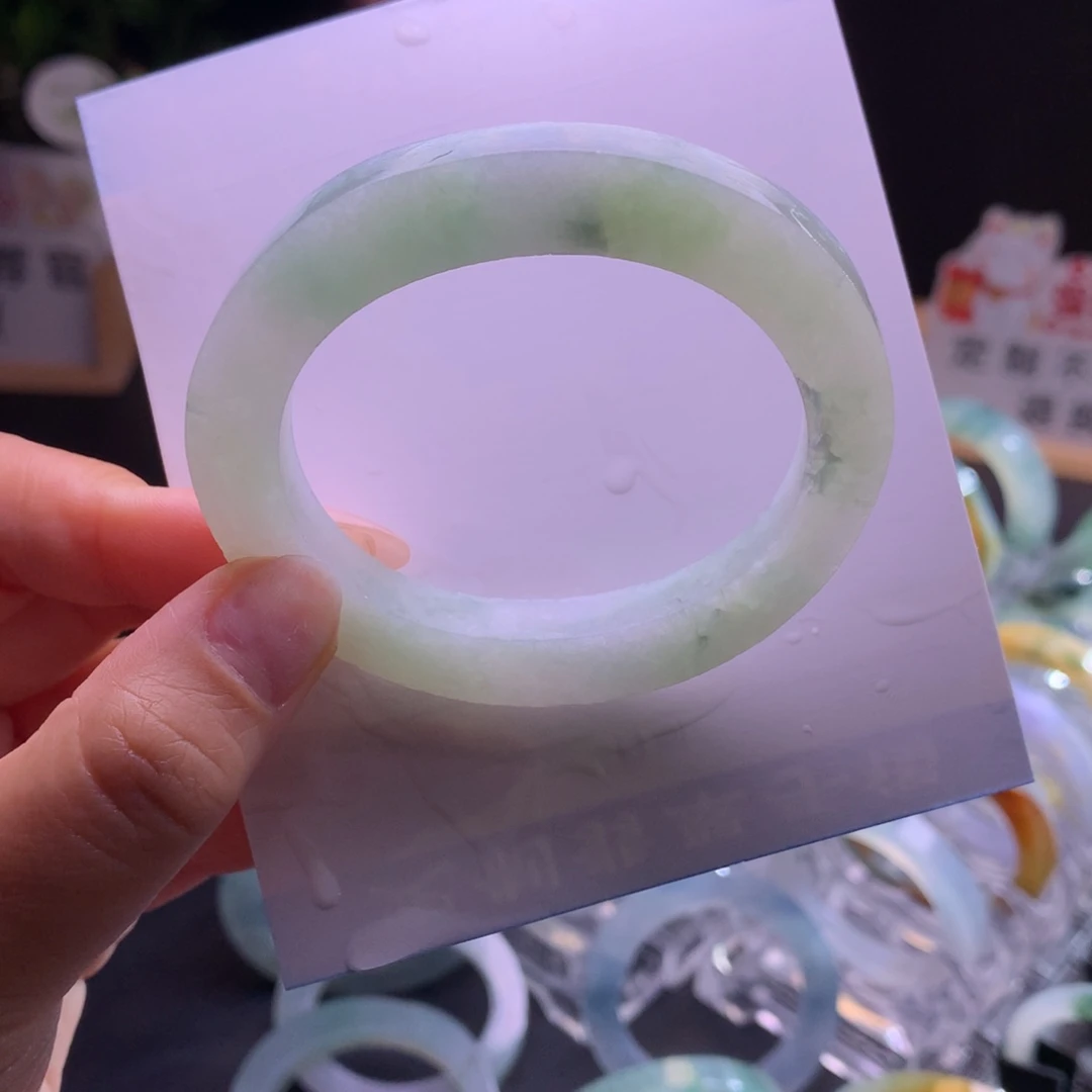 定制翡翠未镶嵌手镯