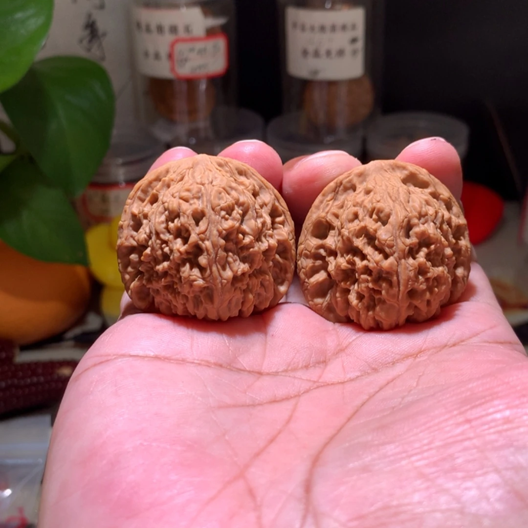 陈***汐吊坠文玩核桃南疆石