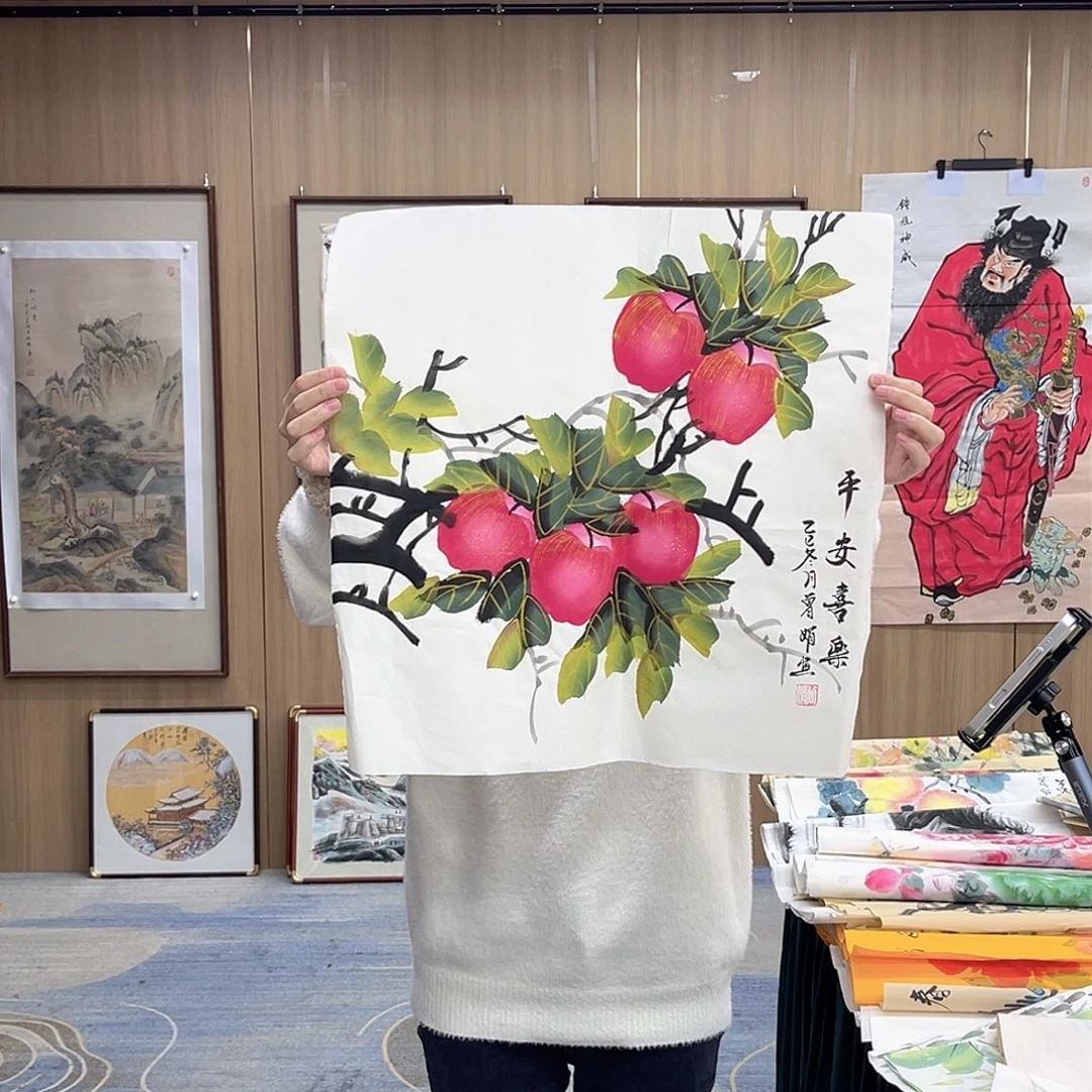 国画美女今天下午去看画